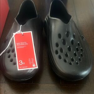 Nike Reactx Black Slip-On Clogs